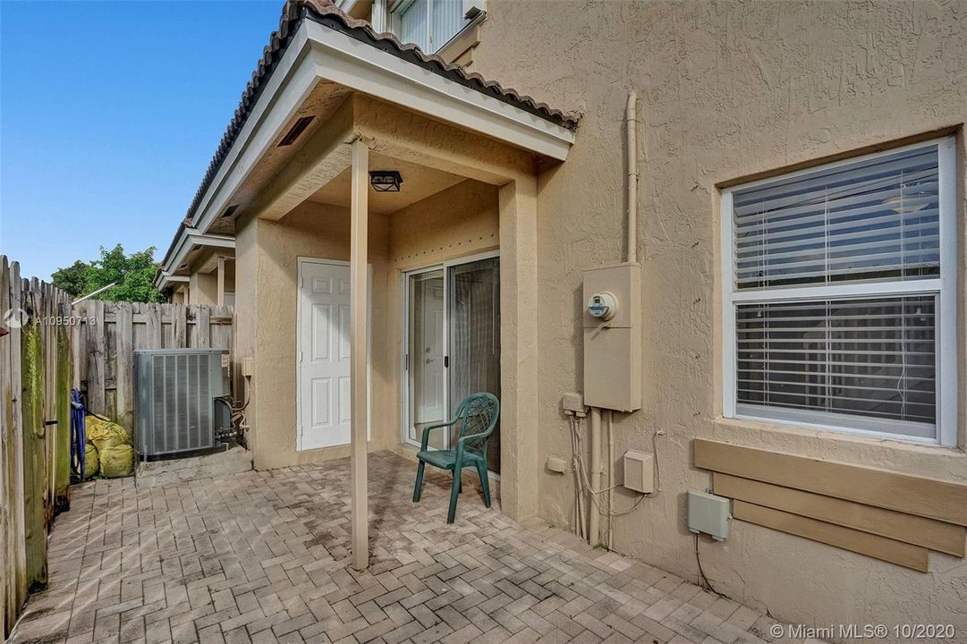 Недавно продано: $199,000 (4 спален, 2 ванн, 1846 Квадратных фут)