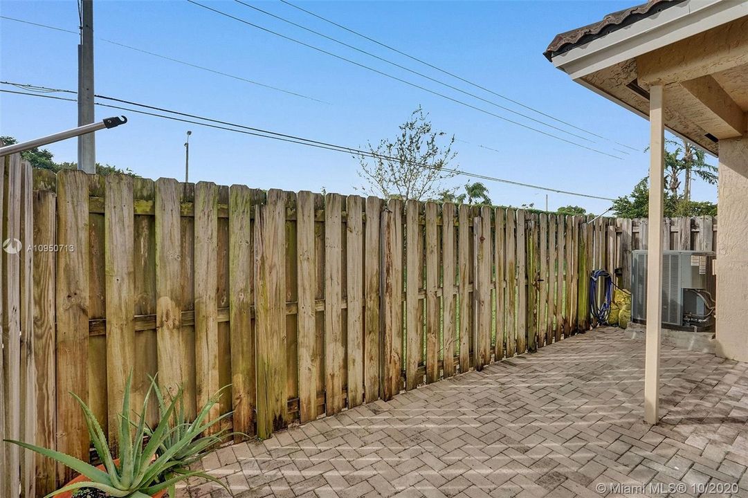 Недавно продано: $199,000 (4 спален, 2 ванн, 1846 Квадратных фут)