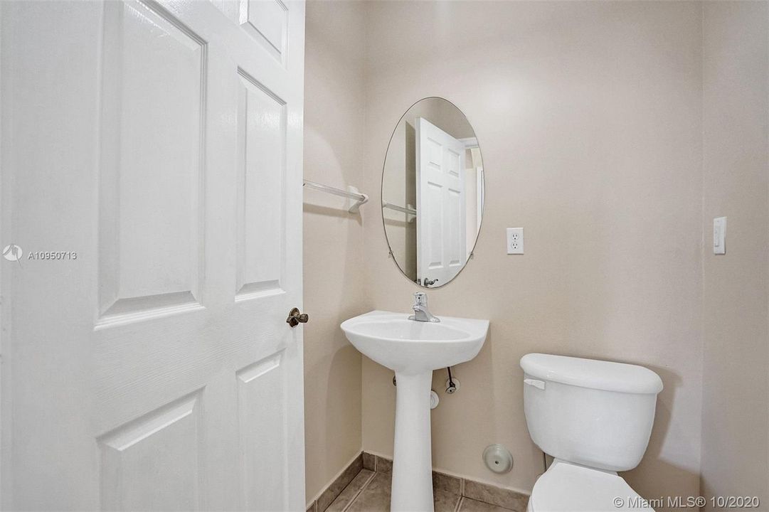 Недавно продано: $199,000 (4 спален, 2 ванн, 1846 Квадратных фут)