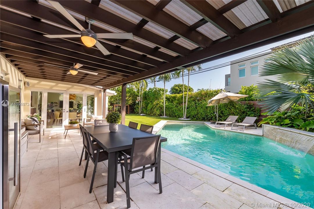 Recently Sold: $2,350,000 (4 beds, 3 baths, 2270 Square Feet)