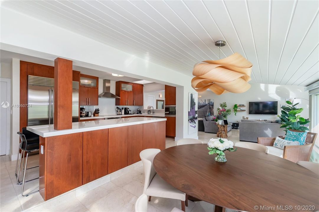 Recently Sold: $2,350,000 (4 beds, 3 baths, 2270 Square Feet)