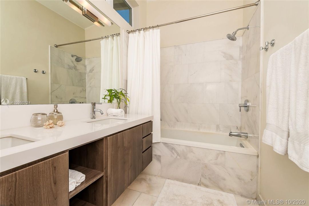 Recently Sold: $2,350,000 (4 beds, 3 baths, 2270 Square Feet)