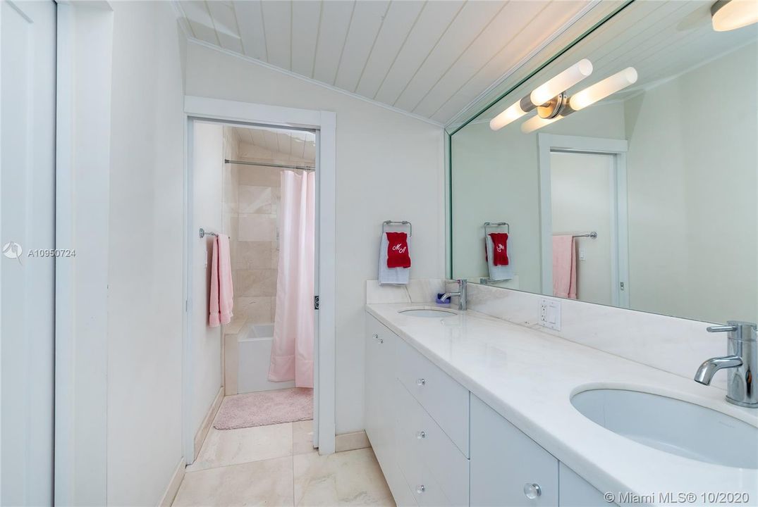 Recently Sold: $2,350,000 (4 beds, 3 baths, 2270 Square Feet)