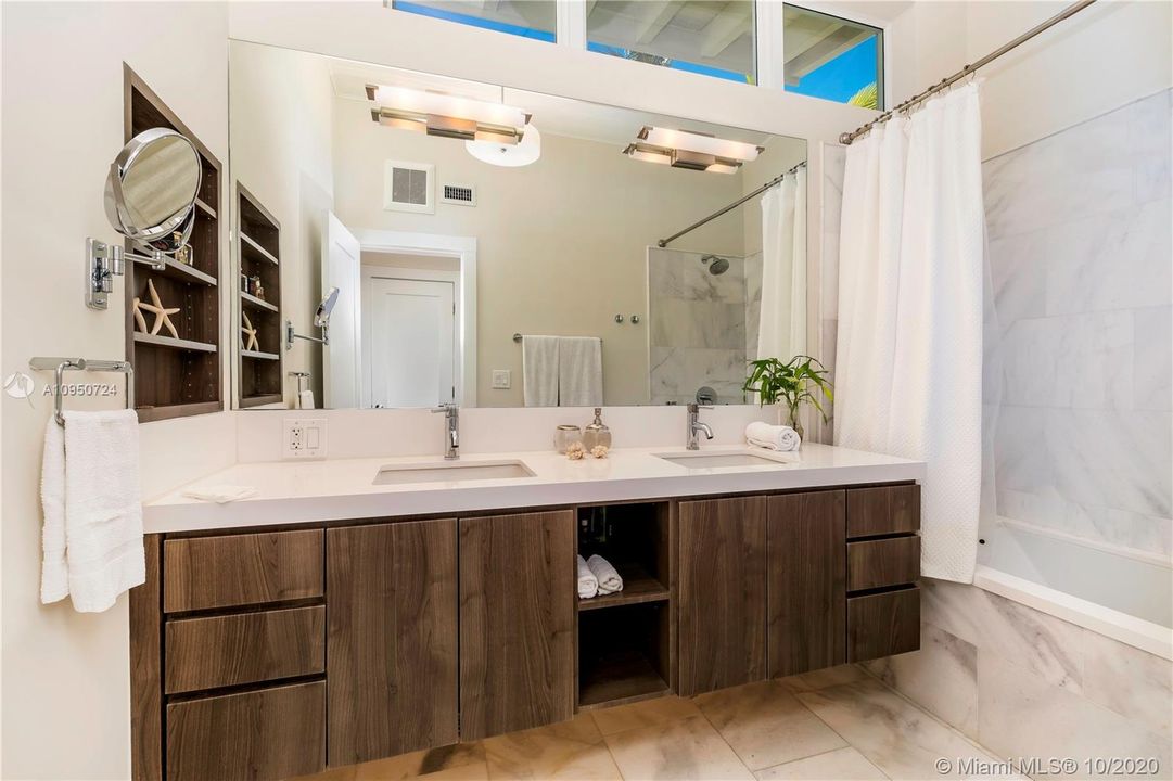 Recently Sold: $2,350,000 (4 beds, 3 baths, 2270 Square Feet)