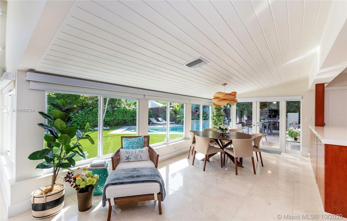 Recently Sold: $2,350,000 (4 beds, 3 baths, 2270 Square Feet)