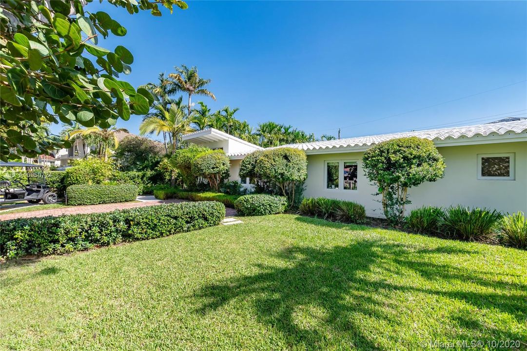 Recently Sold: $2,350,000 (4 beds, 3 baths, 2270 Square Feet)