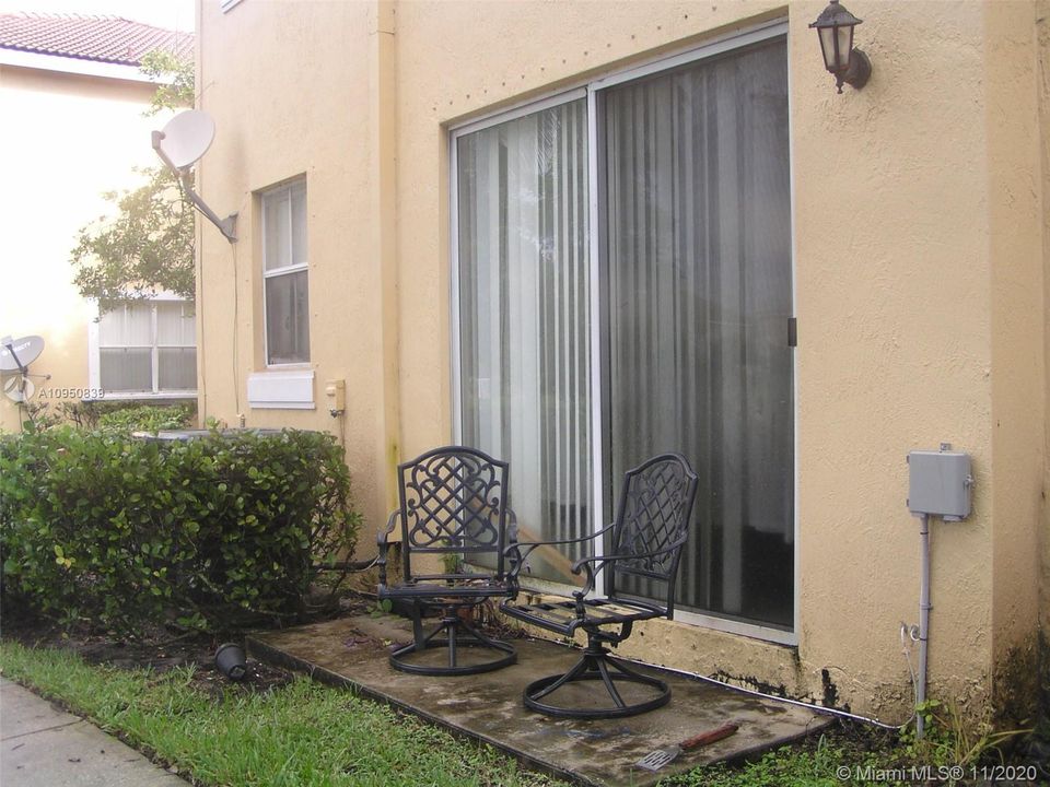 Недавно продано: $250,000 (4 спален, 3 ванн, 1964 Квадратных фут)