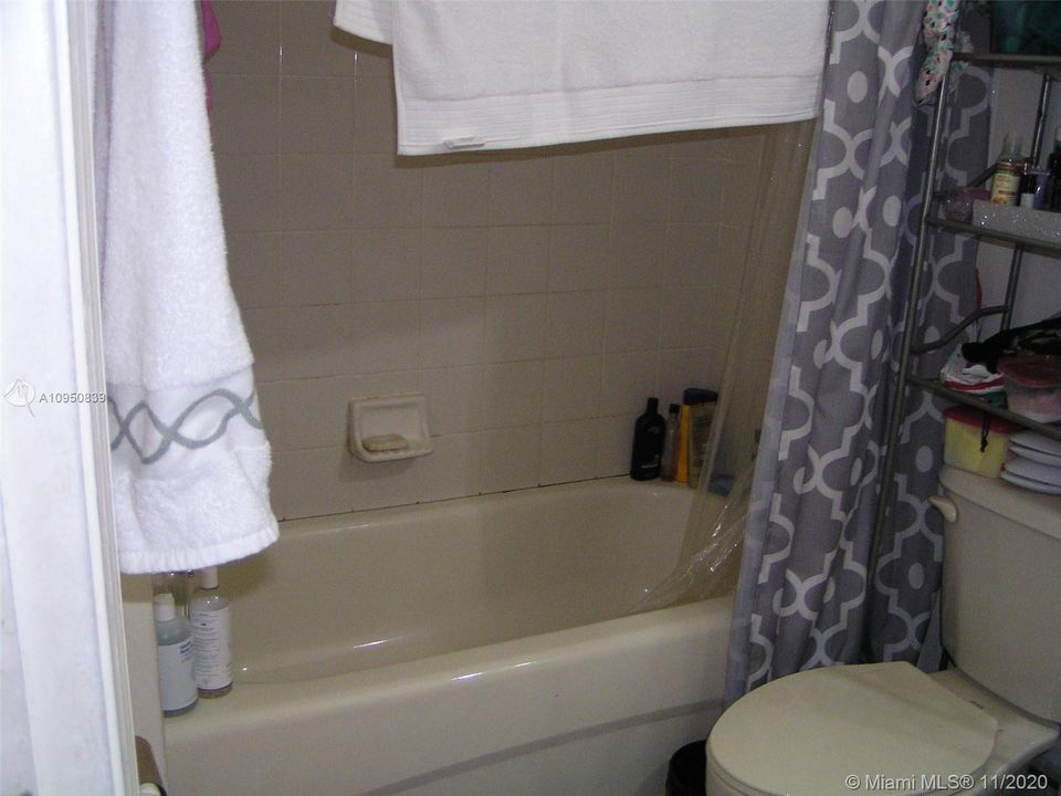 Недавно продано: $250,000 (4 спален, 3 ванн, 1964 Квадратных фут)