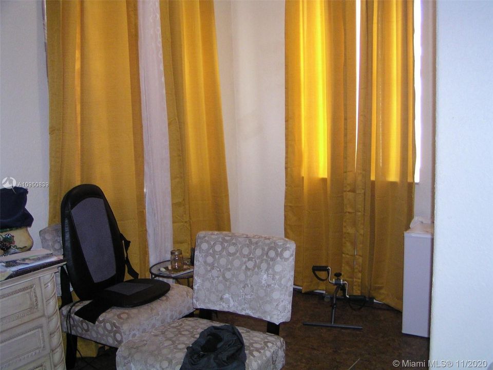 Недавно продано: $250,000 (4 спален, 3 ванн, 1964 Квадратных фут)