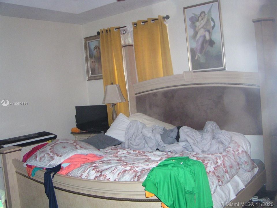 Недавно продано: $250,000 (4 спален, 3 ванн, 1964 Квадратных фут)