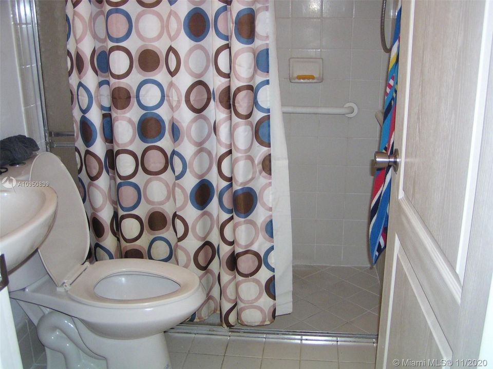 Недавно продано: $250,000 (4 спален, 3 ванн, 1964 Квадратных фут)