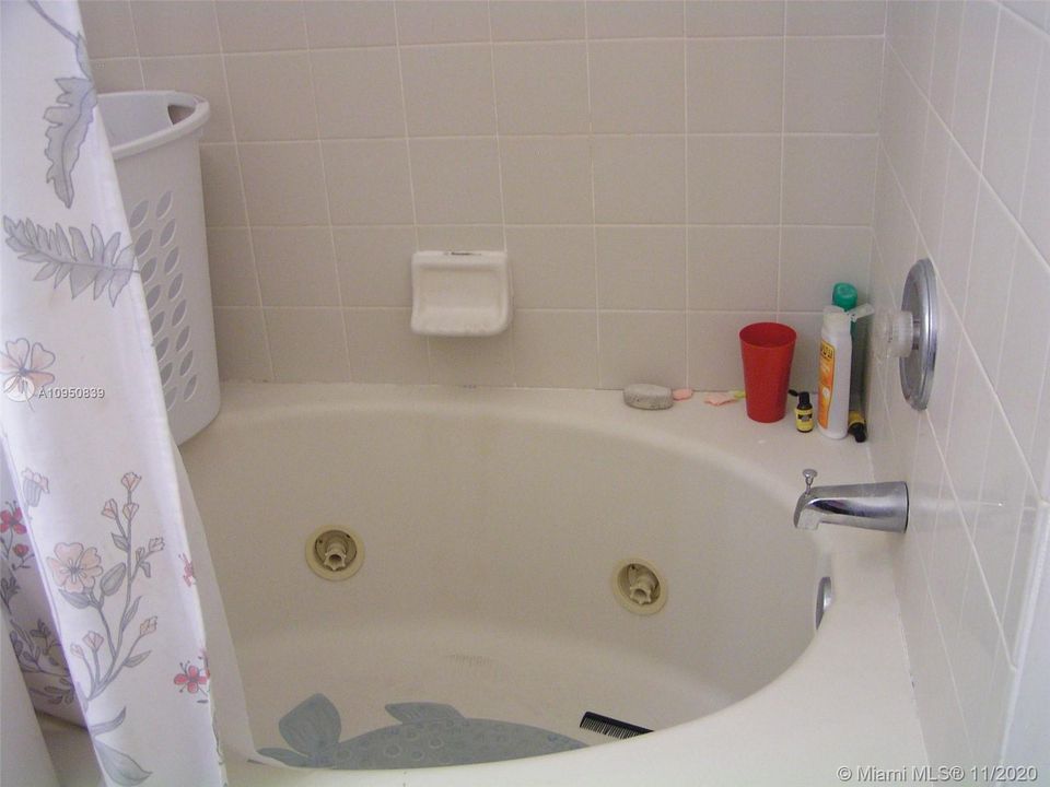 Недавно продано: $250,000 (4 спален, 3 ванн, 1964 Квадратных фут)