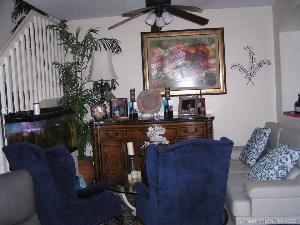 Недавно продано: $250,000 (4 спален, 3 ванн, 1964 Квадратных фут)