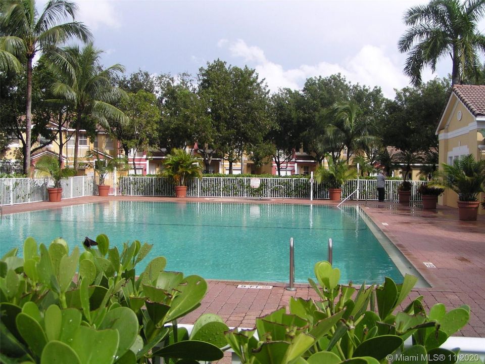 Недавно продано: $250,000 (4 спален, 3 ванн, 1964 Квадратных фут)