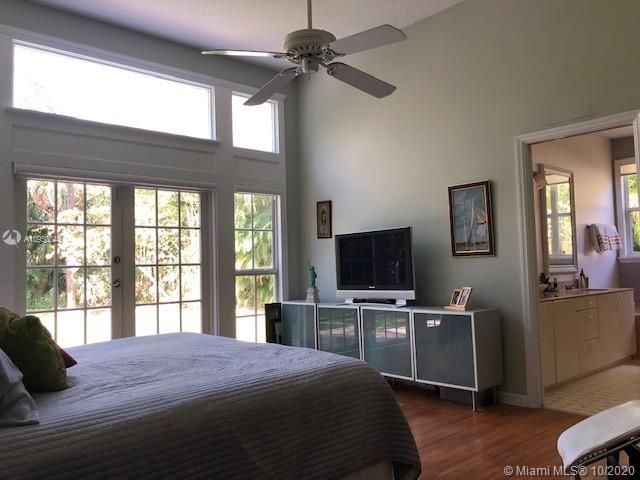 Vendido Recientemente: $599,995 (3 camas, 3 baños, 2179 Pies cuadrados)