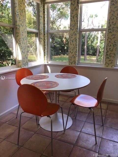 Vendido Recientemente: $599,995 (3 camas, 3 baños, 2179 Pies cuadrados)