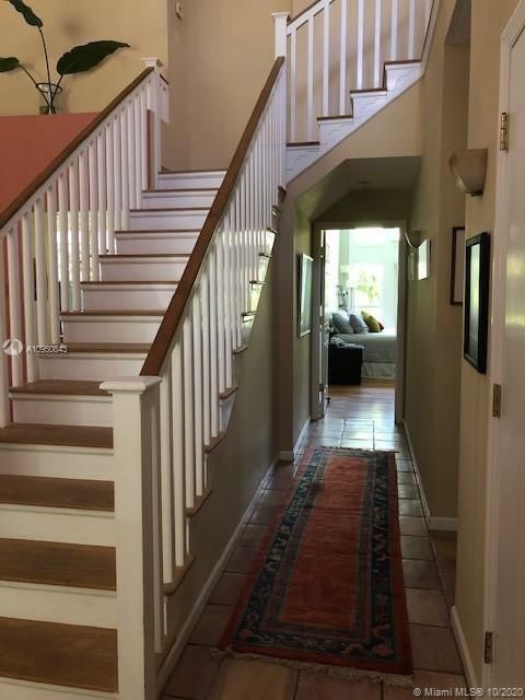 Vendido Recientemente: $599,995 (3 camas, 3 baños, 2179 Pies cuadrados)