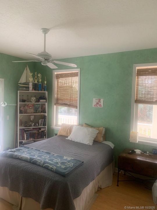 Vendido Recientemente: $599,995 (3 camas, 3 baños, 2179 Pies cuadrados)