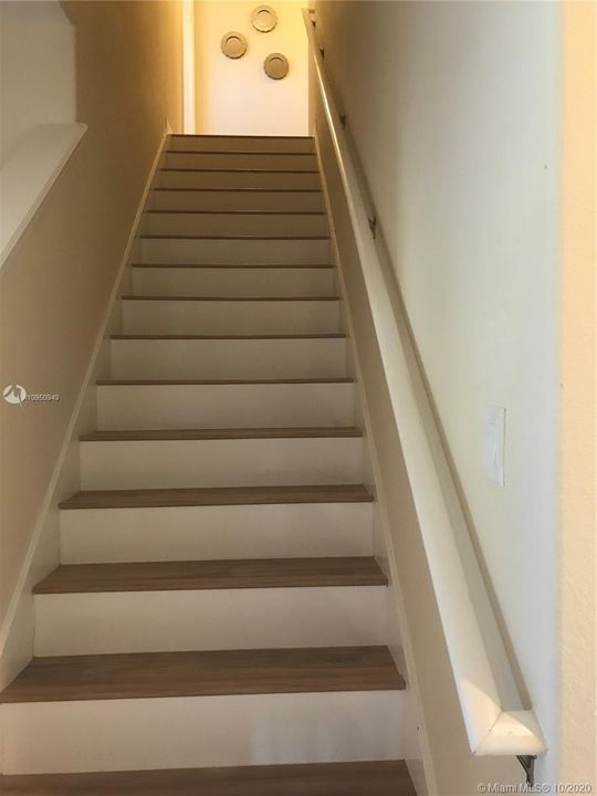 Vendido Recientemente: $239,995 (4 camas, 3 baños, 0 Pies cuadrados)