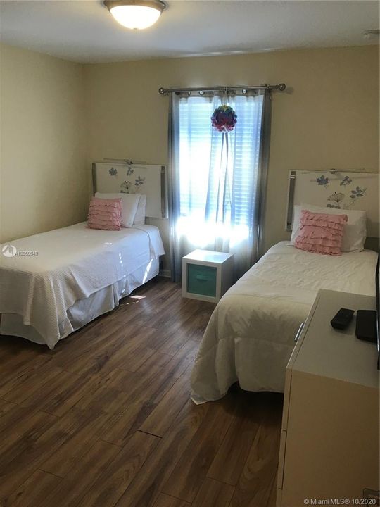 Vendido Recientemente: $239,995 (4 camas, 3 baños, 0 Pies cuadrados)