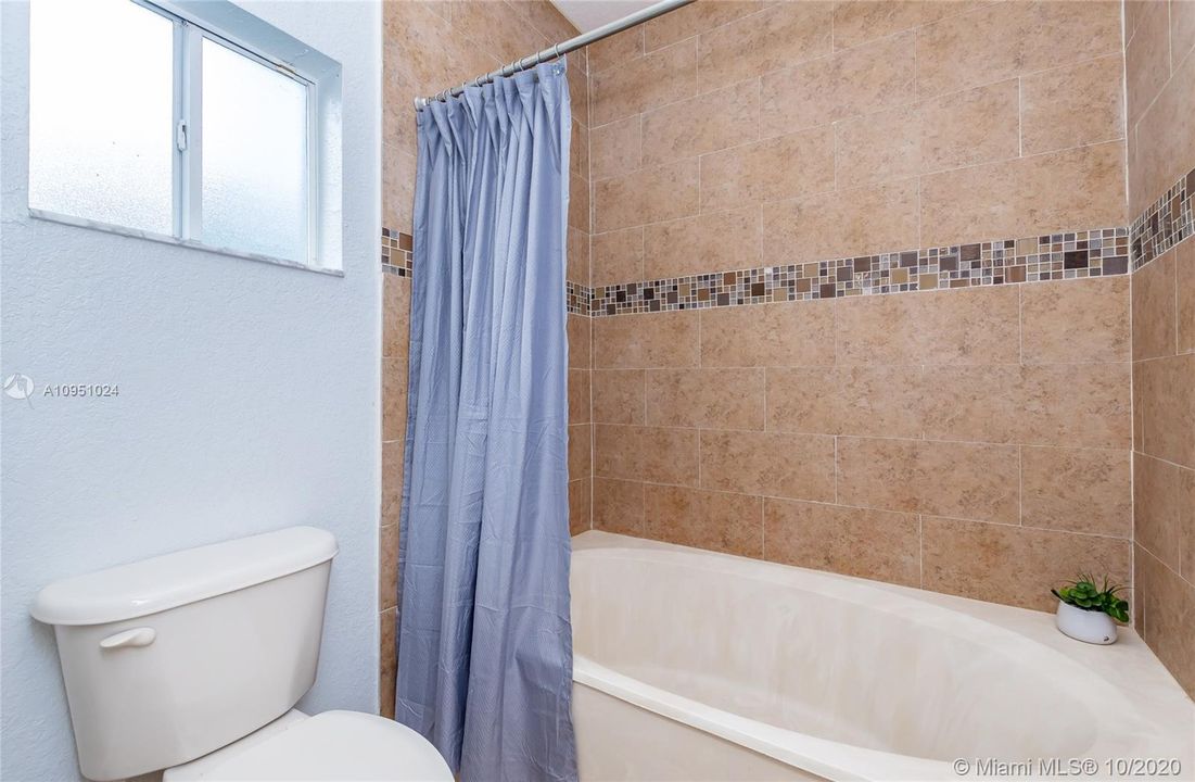 Recientemente alquilado: $2,100 (3 camas, 2 baños, 1519 Pies cuadrados)