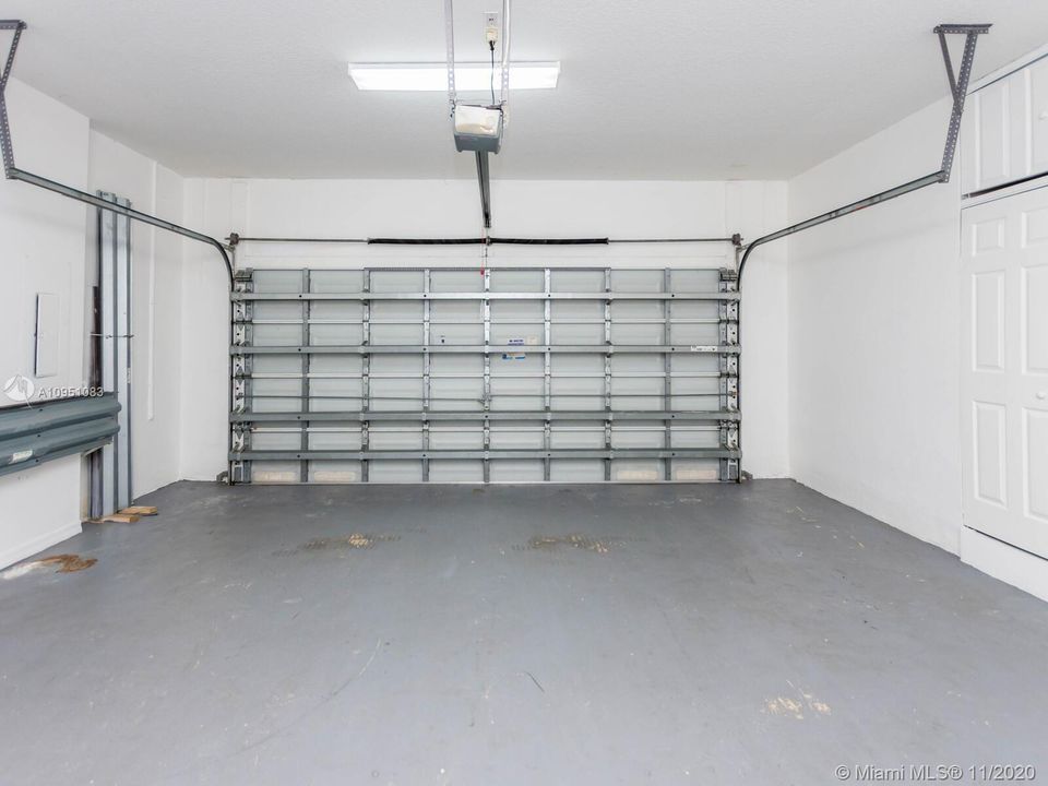 Недавно продано: $595,000 (4 спален, 2 ванн, 2702 Квадратных фут)