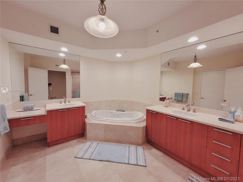 Недавно продано: $675,000 (3 спален, 3 ванн, 2288 Квадратных фут)