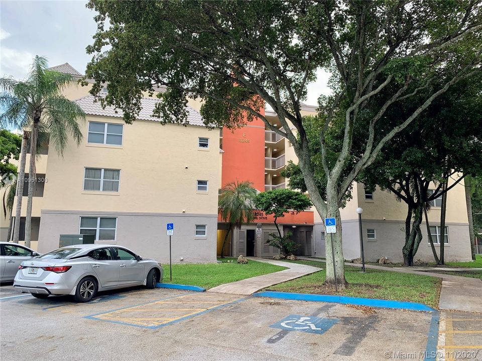 Recently Sold: $165,000 (1 beds, 1 baths, 810 Square Feet)