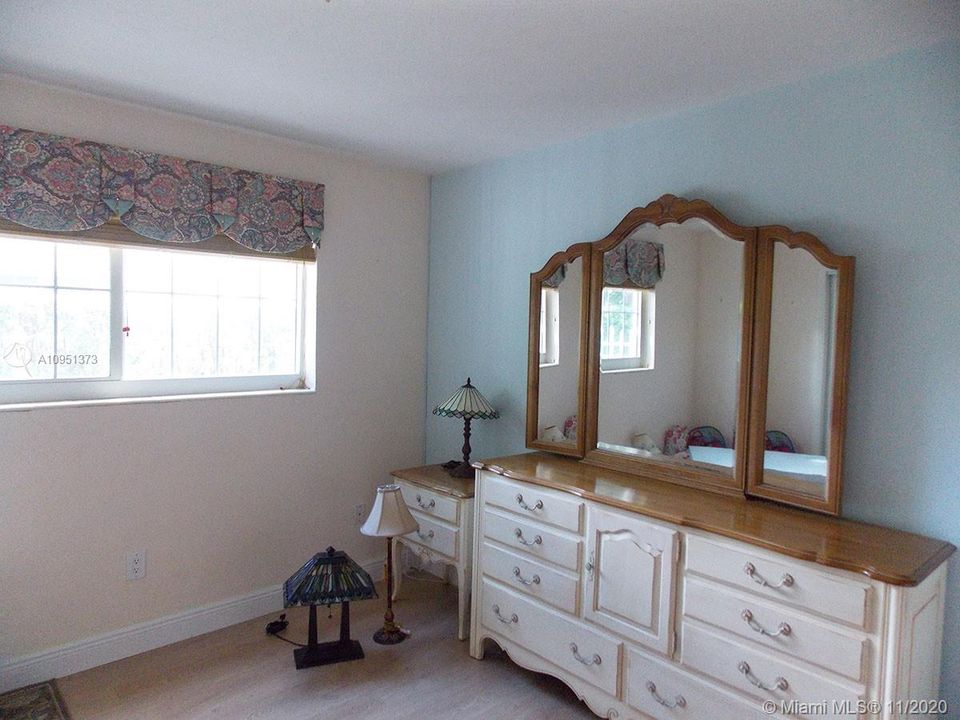 Vendido Recientemente: $506,900 (4 camas, 2 baños, 1797 Pies cuadrados)