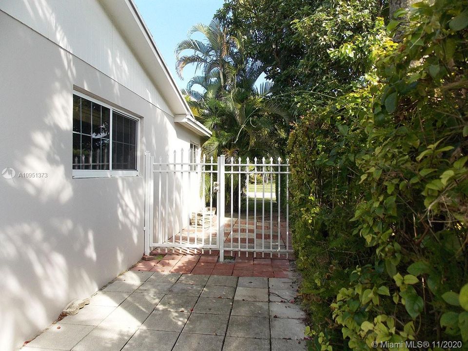 Vendido Recientemente: $506,900 (4 camas, 2 baños, 1797 Pies cuadrados)
