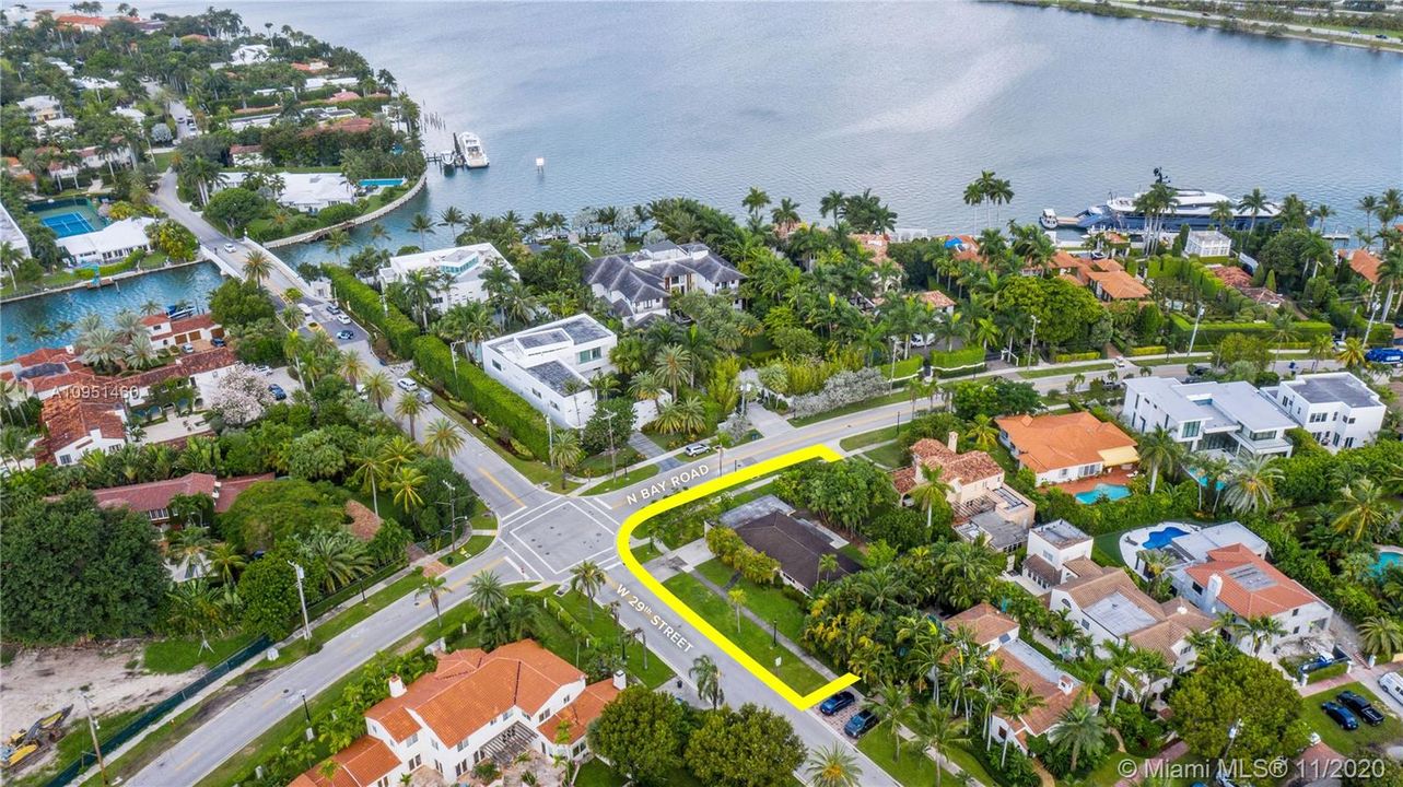 Vendido Recientemente: $1,895,000 (4 camas, 3 baños, 2562 Pies cuadrados)