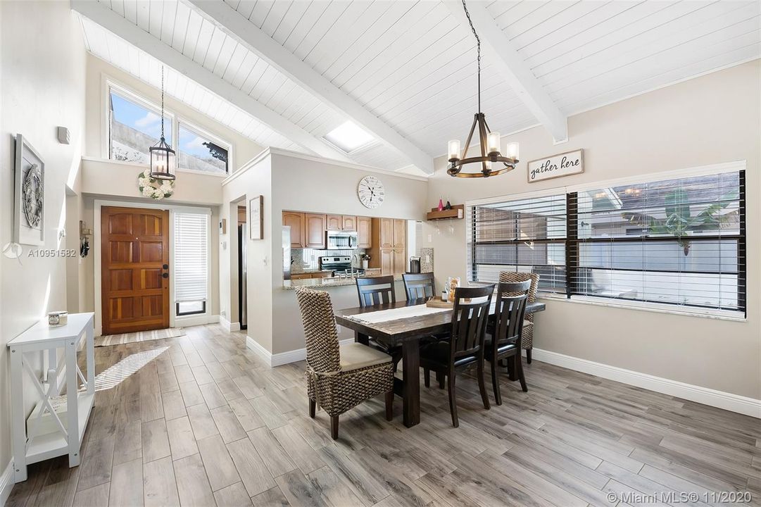 Vendido Recientemente: $449,742 (3 camas, 2 baños, 1525 Pies cuadrados)