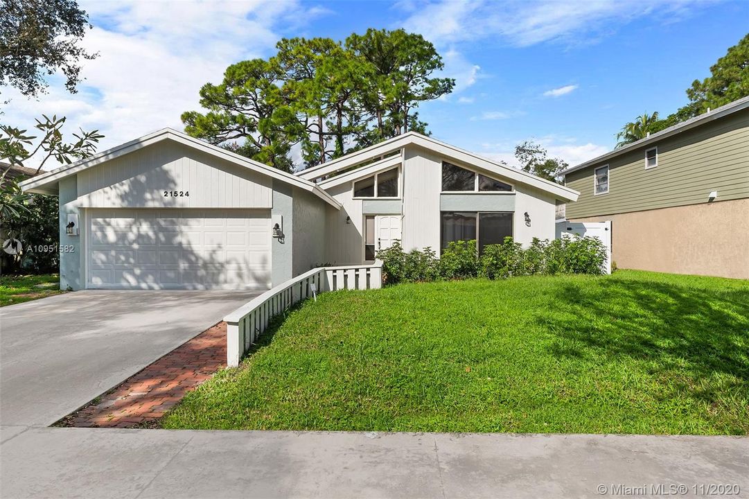 Vendido Recientemente: $449,742 (3 camas, 2 baños, 1525 Pies cuadrados)