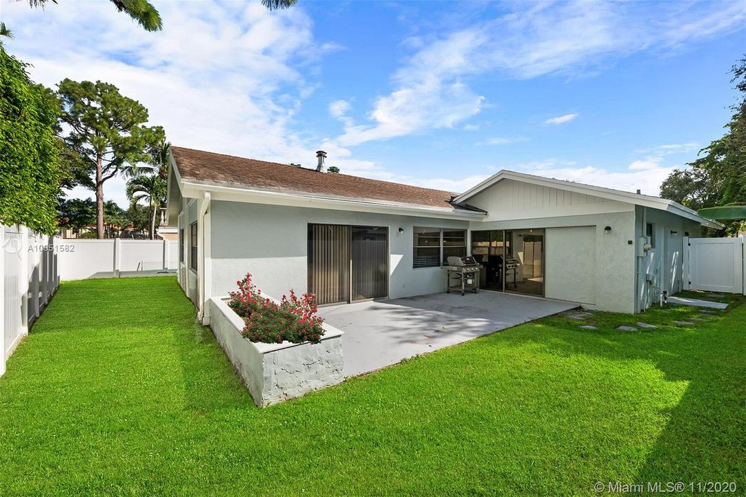 Vendido Recientemente: $449,742 (3 camas, 2 baños, 1525 Pies cuadrados)