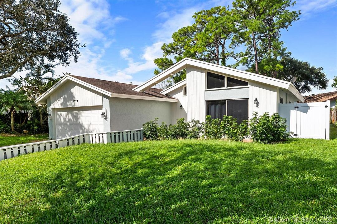 Vendido Recientemente: $449,742 (3 camas, 2 baños, 1525 Pies cuadrados)