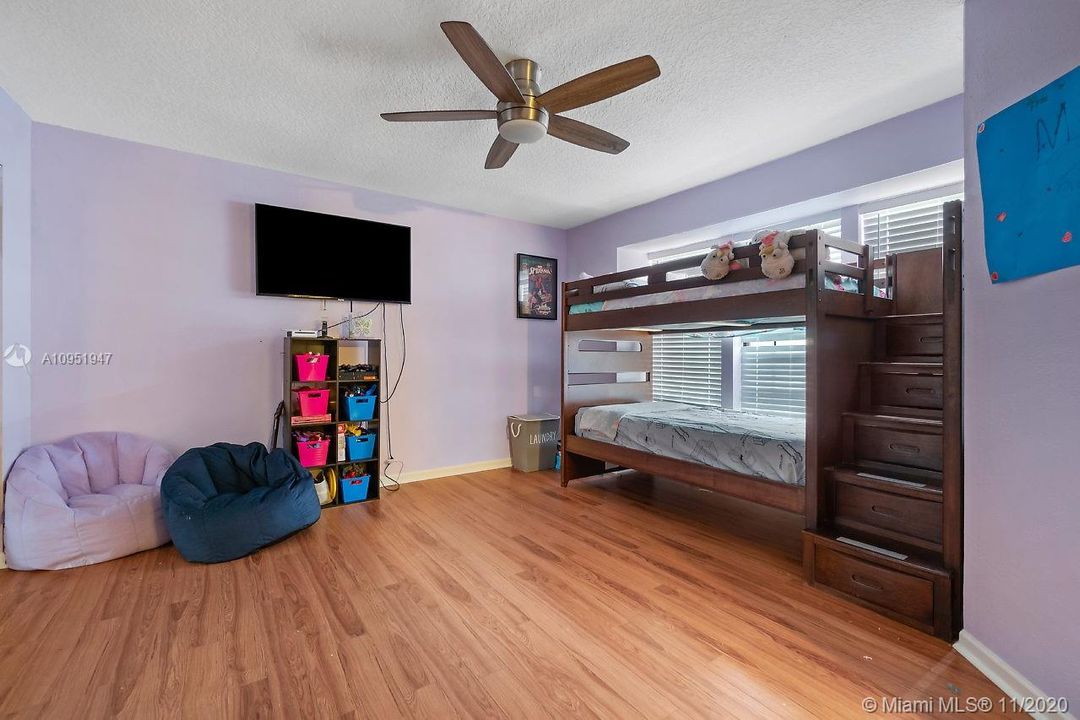 最近售出: $228,000 (2 贝兹, 2 浴室, 1470 平方英尺)
