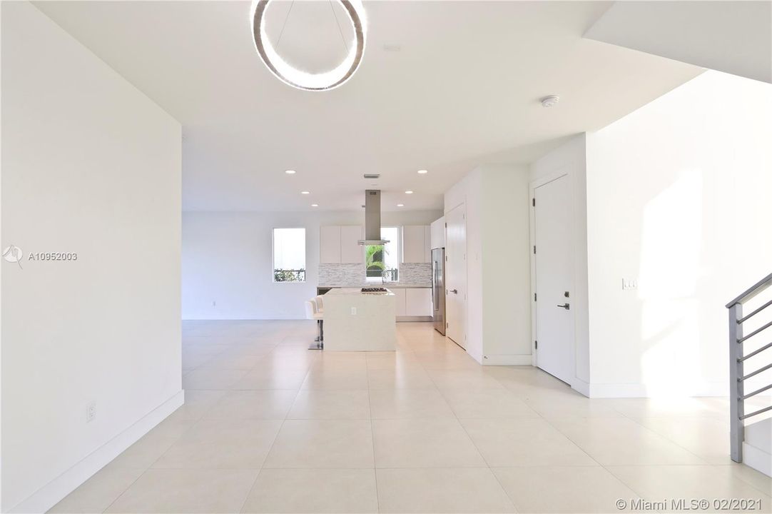 Recientemente alquilado: $5,650 (5 camas, 5 baños, 3113 Pies cuadrados)