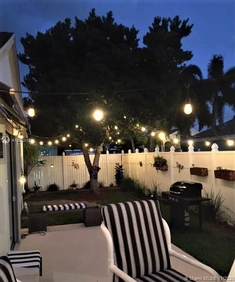 Vendido Recientemente: $349,000 (3 camas, 2 baños, 1446 Pies cuadrados)
