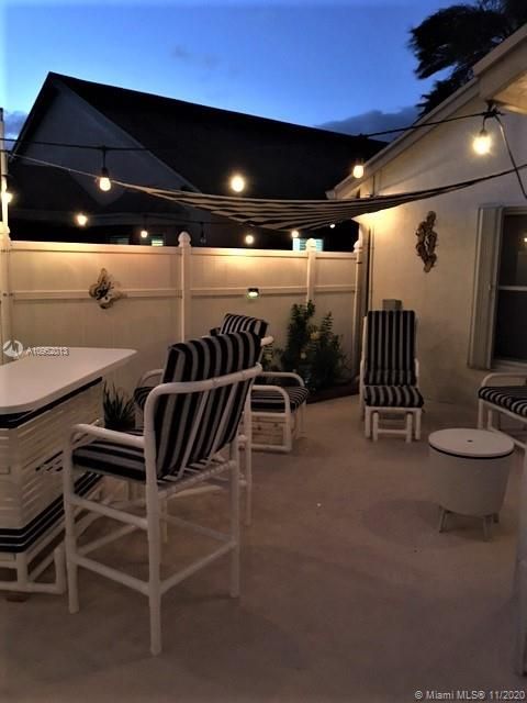Vendido Recientemente: $349,000 (3 camas, 2 baños, 1446 Pies cuadrados)