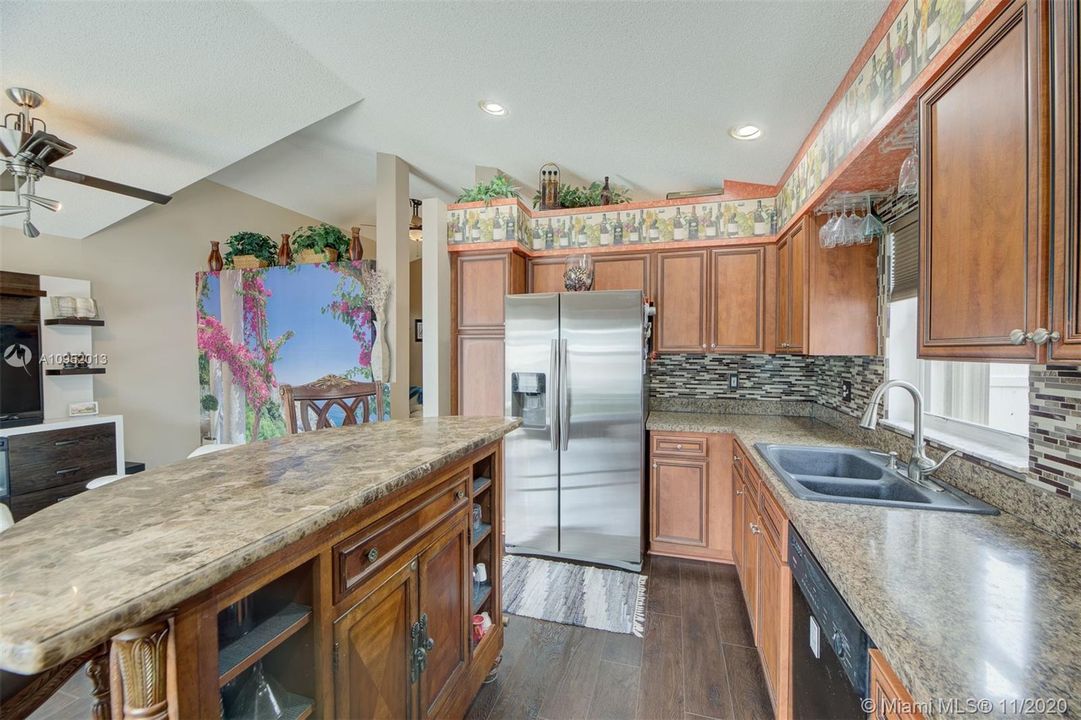 Vendido Recientemente: $349,000 (3 camas, 2 baños, 1446 Pies cuadrados)