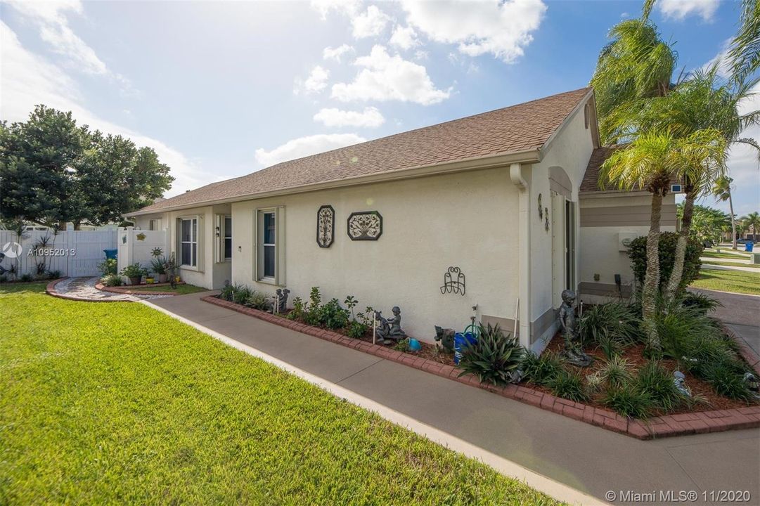 Vendido Recientemente: $349,000 (3 camas, 2 baños, 1446 Pies cuadrados)