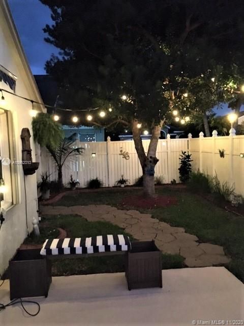 Vendido Recientemente: $349,000 (3 camas, 2 baños, 1446 Pies cuadrados)