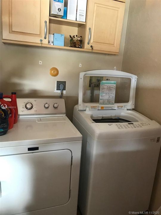 Vendido Recientemente: $349,000 (3 camas, 2 baños, 1446 Pies cuadrados)