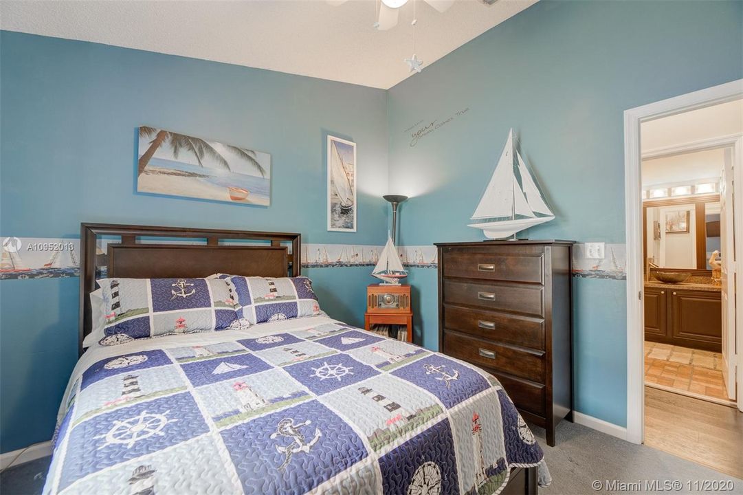 Vendido Recientemente: $349,000 (3 camas, 2 baños, 1446 Pies cuadrados)