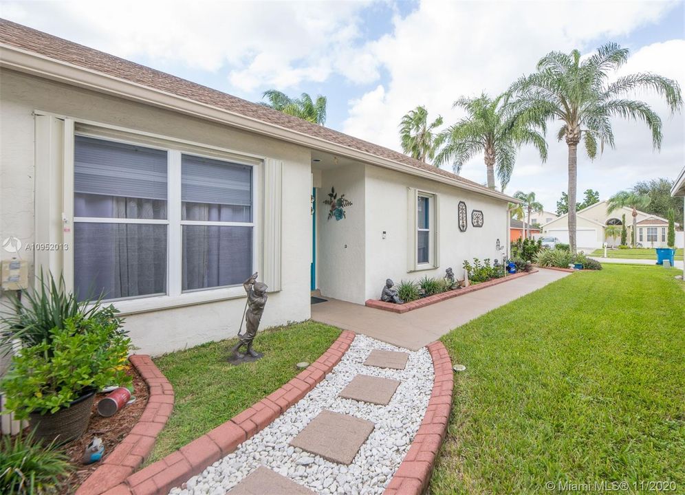 Vendido Recientemente: $349,000 (3 camas, 2 baños, 1446 Pies cuadrados)
