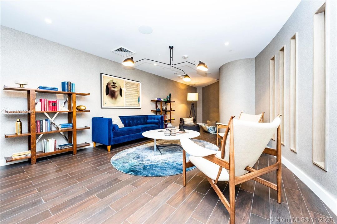 Recently Sold: $850,000 (2 beds, 2 baths, 1107 Square Feet)