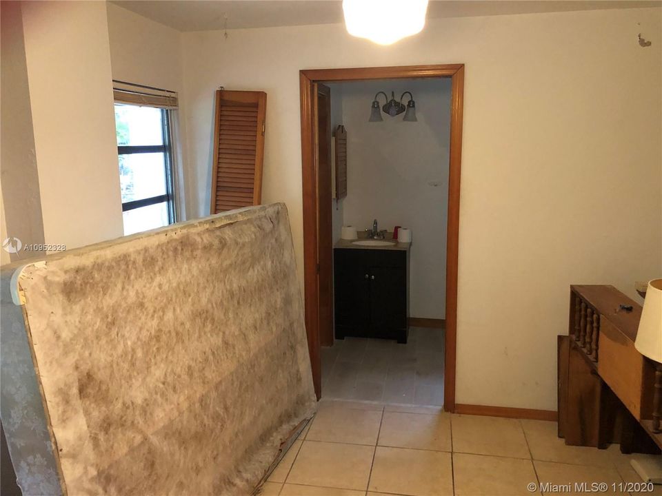 Recently Rented: $2,200 (3 beds, 2 baths, 1701 Square Feet)