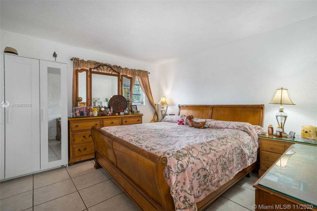 Recently Sold: $145,000 (1 beds, 1 baths, 558 Square Feet)