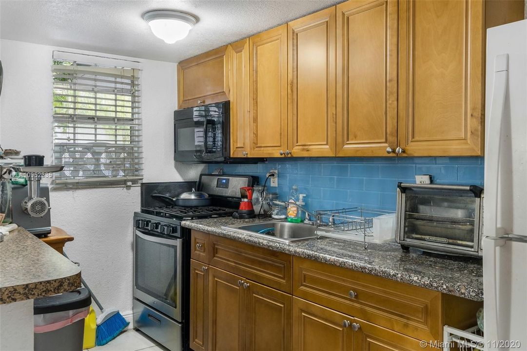Recently Sold: $145,000 (1 beds, 1 baths, 558 Square Feet)