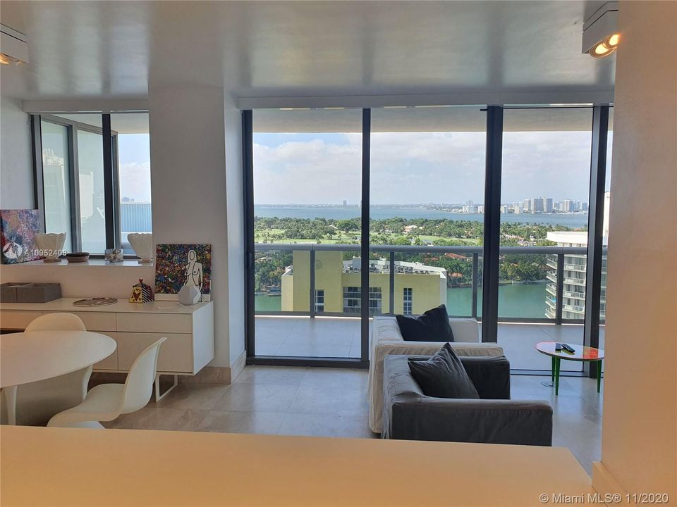 Recently Rented: $5,800 (2 beds, 2 baths, 1323 Square Feet)